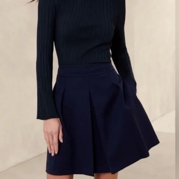Banana Republic Black Trueno Skirt Box Pleated A-line Mini Zips at Back Size 14 - Picture 1 of 6